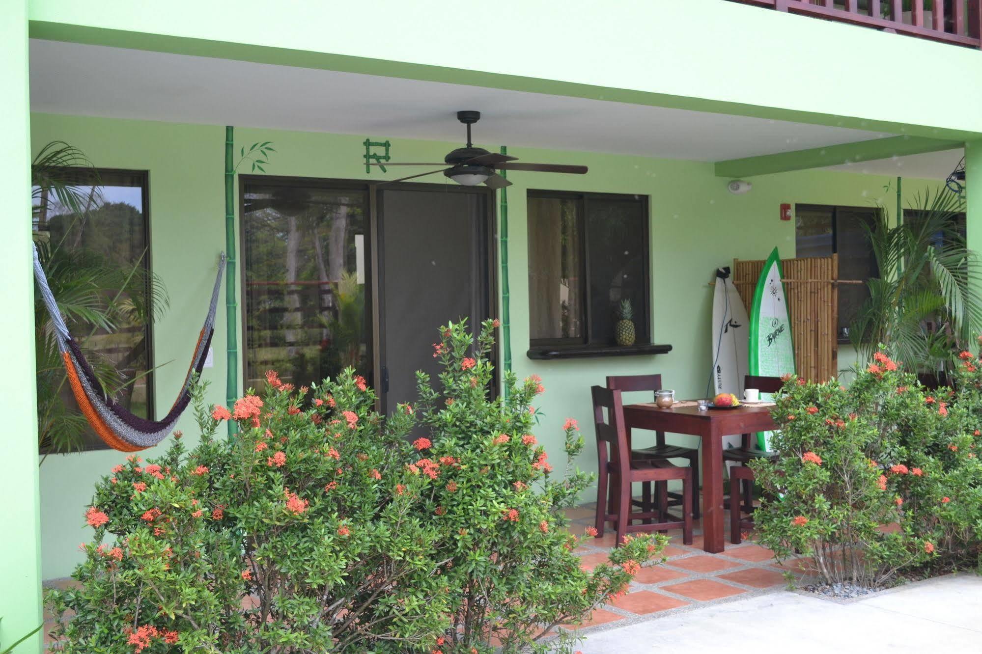 Mavi Surf Hotel Dominical Esterno foto